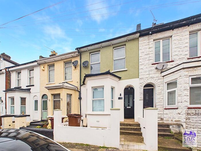 3 Bedroom Terraced House For Sale In Weston Road, Strood, ME2