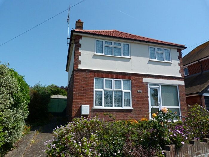 3 Bedroom Detached House For Sale In Cumberland Avenue, Broadstairs, CT10