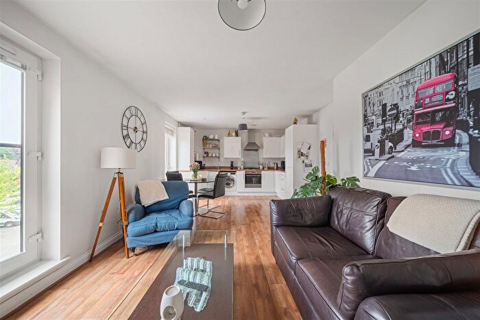 2 Bedroom Flat For Sale In Charlotte Way, Leybourne, West Malling, ME19