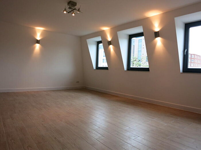 2 Bedroom Apartment To Rent In Holloway Road, N7