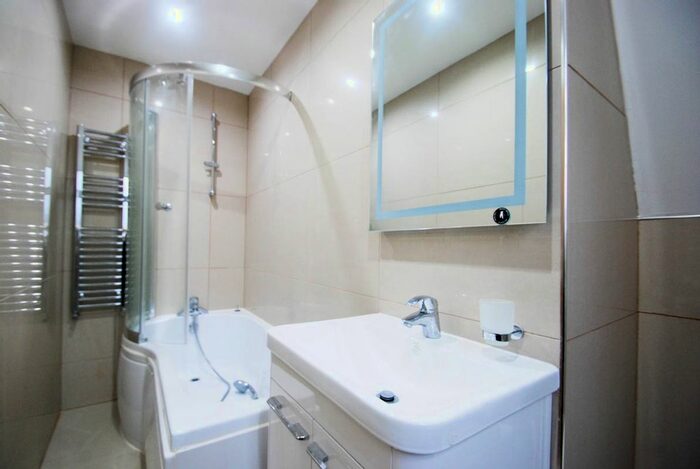 1 Bedroom Flat To Rent In Roding Lane South, Ilford, IG4