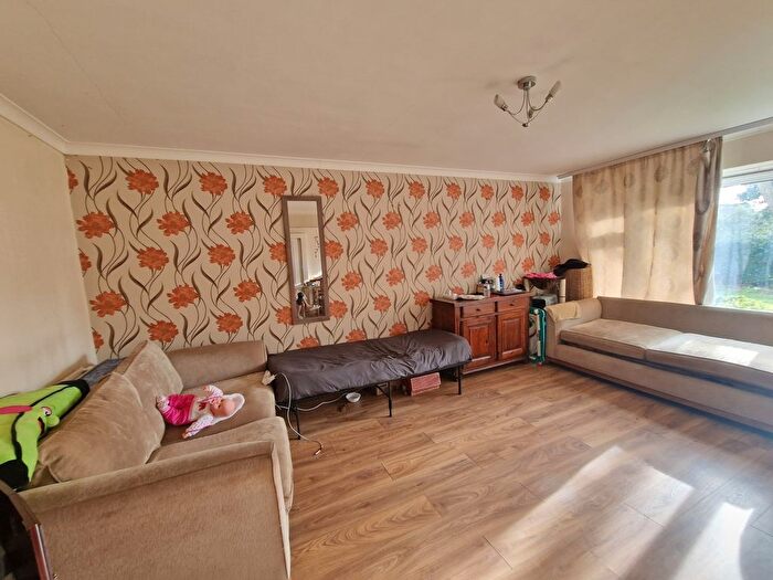 2 Bedroom Flat To Rent In Claire Gardens, Stanmore, Middlesex, HA7