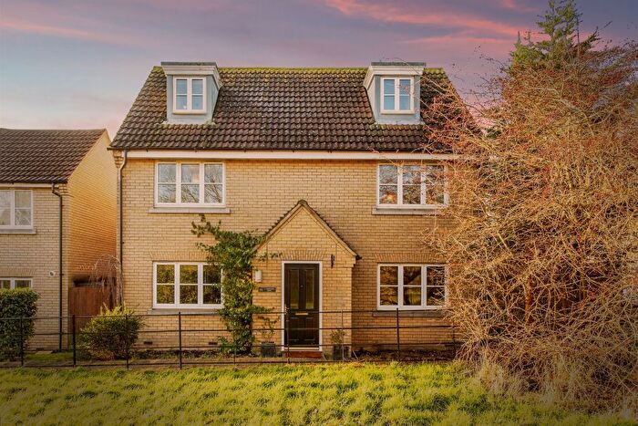 5 Bedroom Detached House For Sale In Woodpecker Way, Great Cambourne, Cambridge, CB23