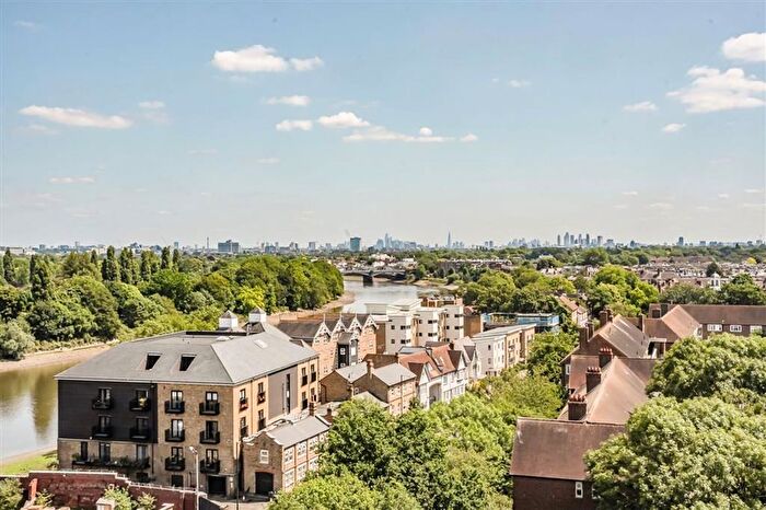 2 Bedroom Flat For Sale In Mortlake High Street, Mortlake Green, SW14
