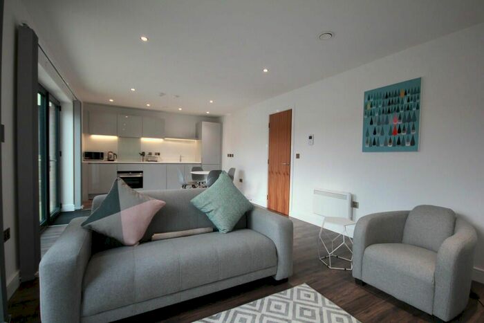 2 Bedroom Flat To Rent In New Lion Way, London, SE17