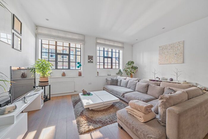 3 Bedroom Flat For Sale In Warple Way, Acton, London, W3