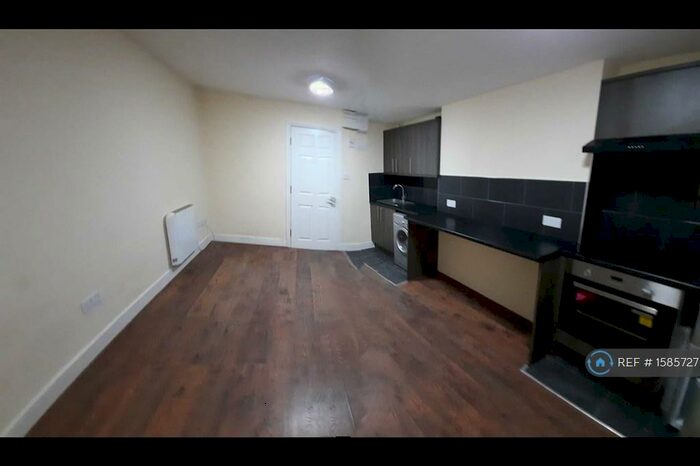 Studio To Rent In Osbaldeston Road, London, N16