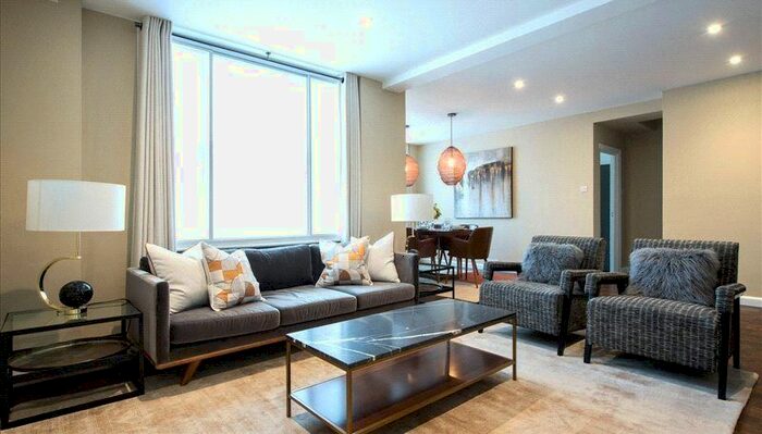 3 Bedroom Flat To Rent In Hill Street, London, W1J
