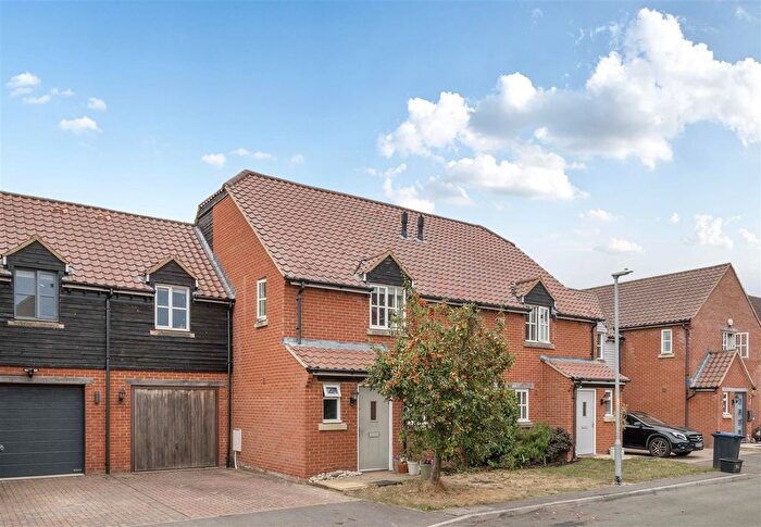 4 Bedroom Semi-detached House For Sale In Shepherds Drove, West Ashton, BA14