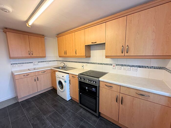 2 Bedroom Flat To Rent In Kirkgate, Wakefield, WF1