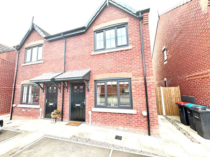 2 Bedroom Property To Rent In Oakridge Drive, Winsford, CW7