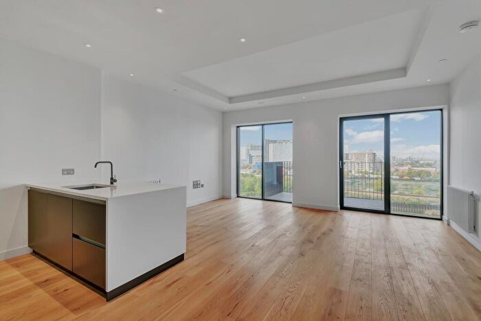 2 Bedroom Apartment For Sale In Modena House, London City Island, London, E14