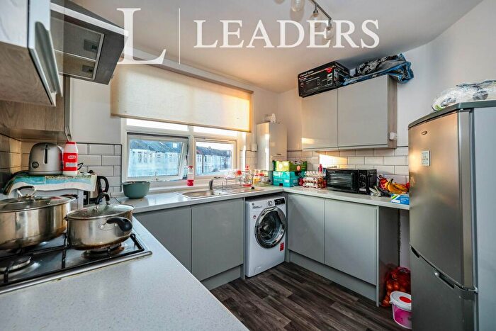 2 Bedroom Flat To Rent In Hayling Avenue, Portsmouth, PO3
