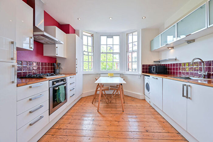 2 Bedroom Flat To Rent In Peabody Estate, Rodney Road, Elephant And Castle, London, SE17