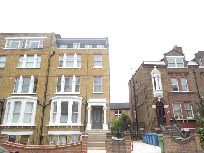 Apartment To Rent In The Gardens, East Dulwich, London, SE22
