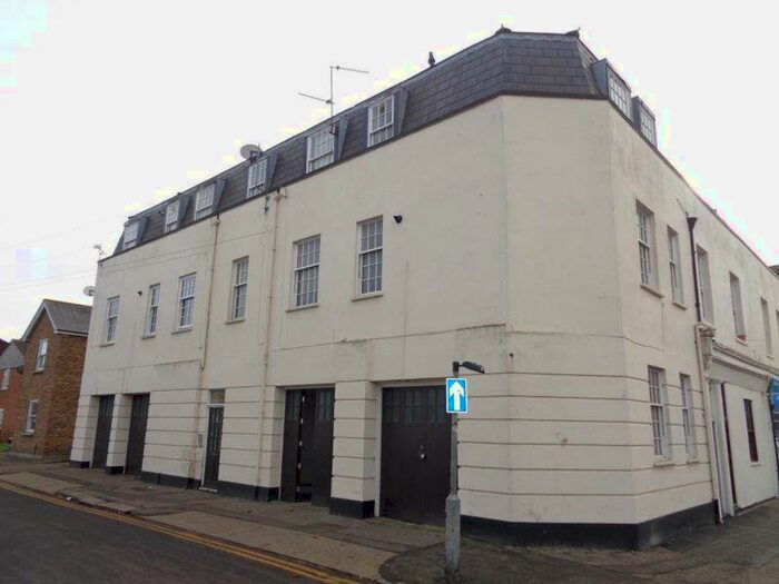 1 Bedroom Flat To Rent In High Street, Shoeburyness, SS3