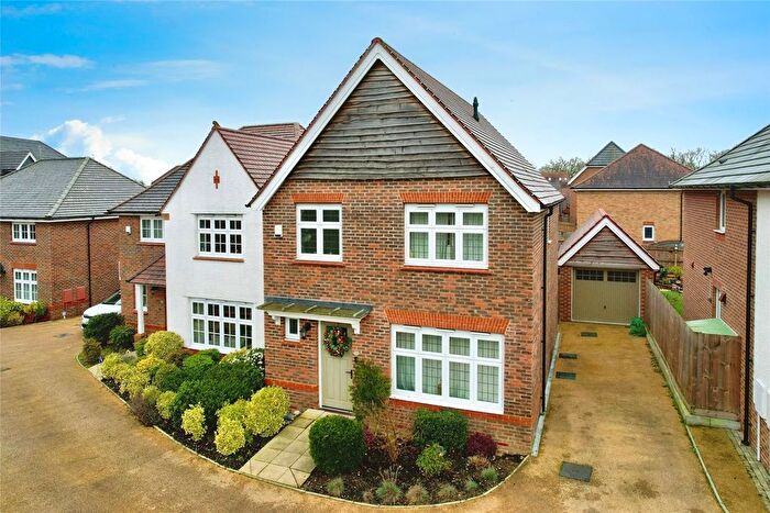 3 Bedroom Detached House For Sale In Orwell Drive, Arborfield Green, Reading, RG2