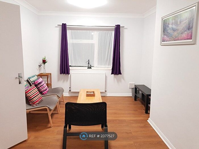 1 Bedroom Flat To Rent In Ritz Court, Potters Bar, EN6