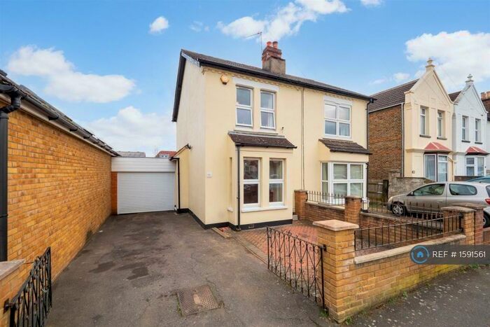 3 Bedroom Semi-Detached House To Rent In Sutton Grove, Sutton, SM1