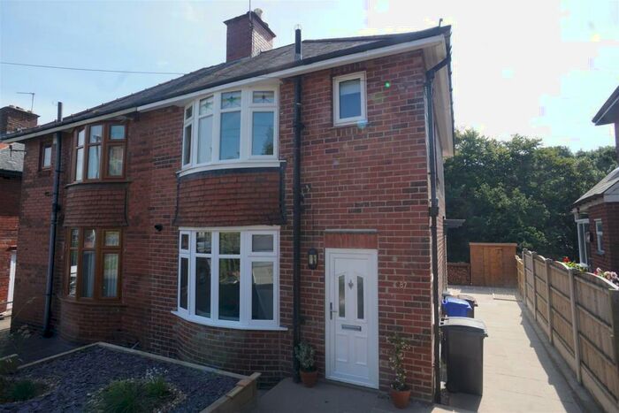 3 Bedroom Semi-Detached House To Rent In Lees Hall Road, Norton Lees, Sheffield, S8