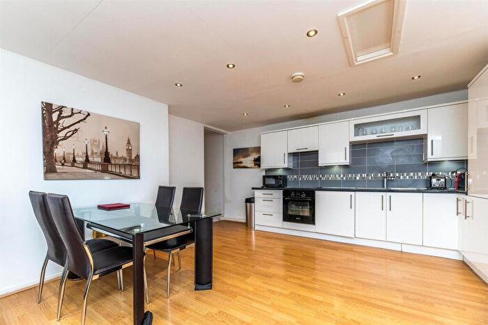 2 Bedroom Apartment For Sale In Musters Road, West Bridgford, NG2