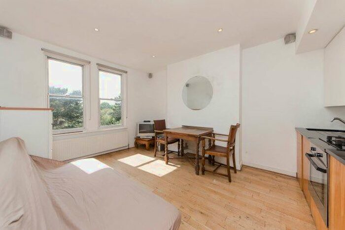 2 Bedroom Flat To Rent In Fulham Palace Road, London, SW6