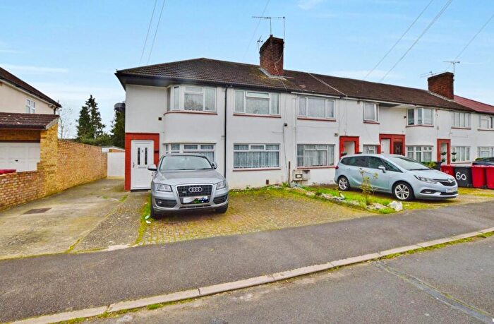2 Bedroom Maisonette For Sale In Cornwall Avenue, Slough, SL2