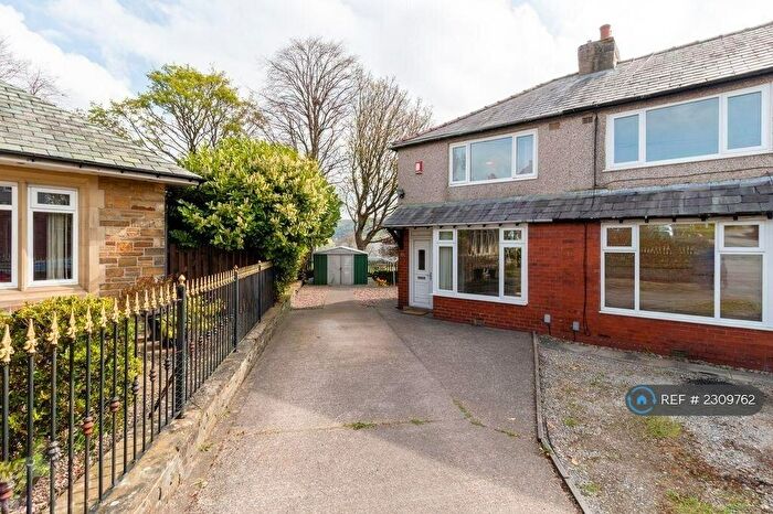 2 Bedroom End Of Terrace House To Rent In Moorlands Avenue, Halifax, HX2