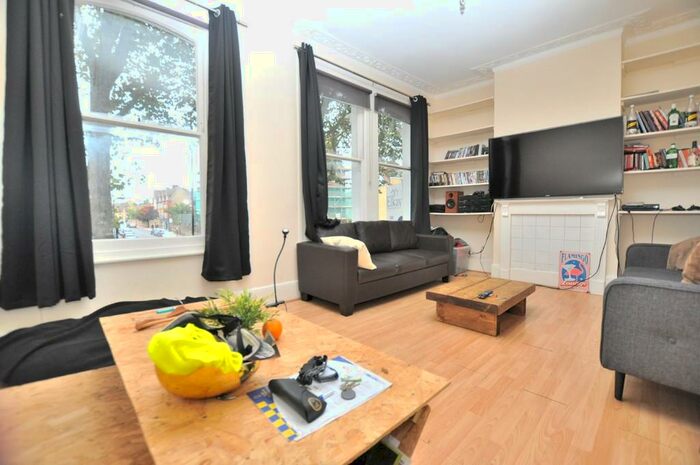 3 Bedroom Flat To Rent In Lauriston Road, London, E9