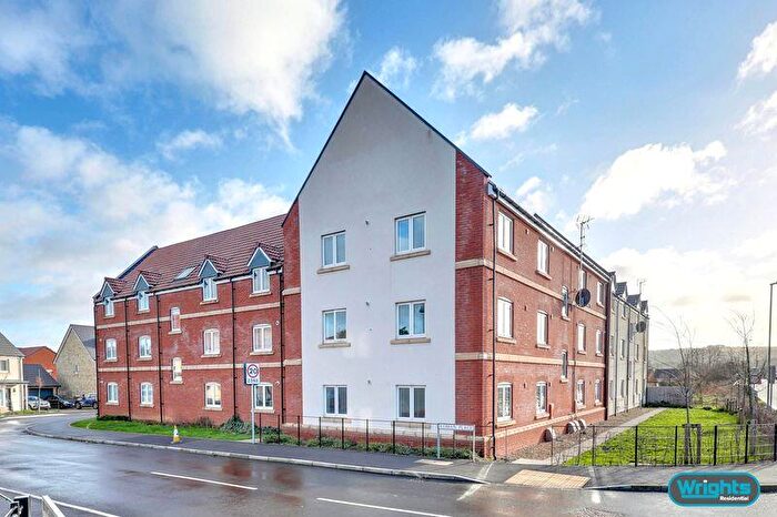 2 Bedroom Flat For Sale In Roman Place, Westbury, BA13