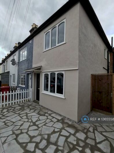3 Bedroom End Of Terrace House To Rent In North Road, Bromley, BR1