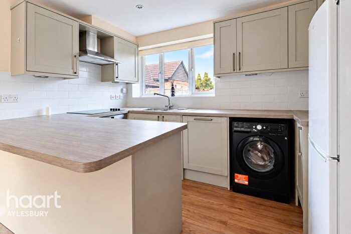 2 Bedroom Apartment For Sale In High Street, Aylesbury, HP22