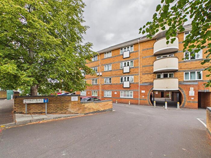 2 Bedroom Apartment For Sale In Winslet Place, Oxford Road, Reading, RG30