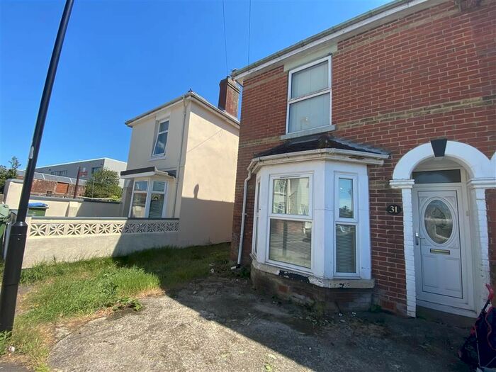 3 Bedroom Semi-Detached House To Rent In Heysham Road, Southampton, SO15