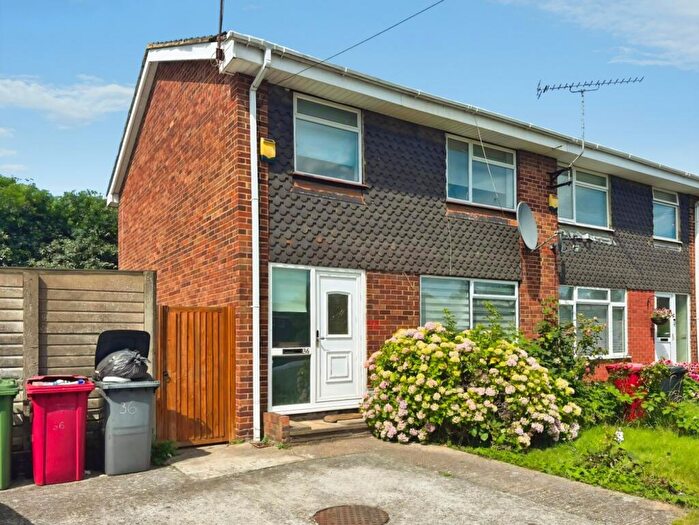 3 Bedroom Semi-Detached House To Rent In Hadlow Court, Slough, SL1