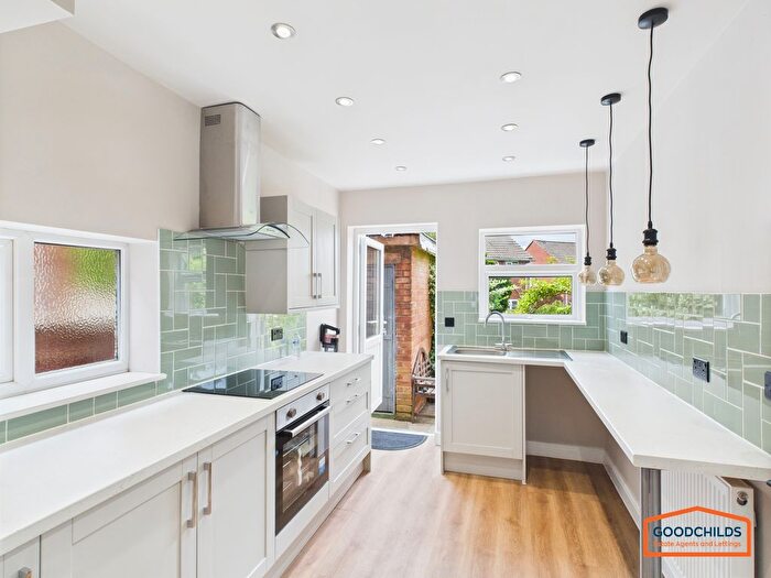 3 Bedroom Semi-detached House For Sale In Commonside, Brownhills, WS8