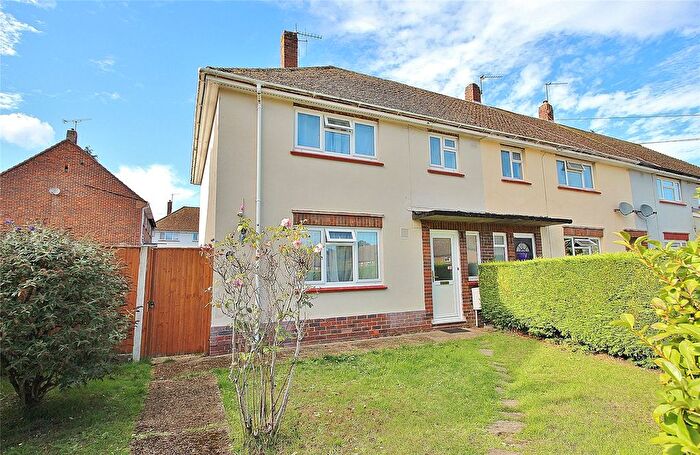 3 Bedroom End Terrace House For Sale In Knaphill, Woking, Surrey, GU21