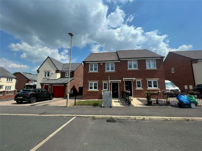 3 Bedroom Semi-Detached House To Rent In Eleanor Way, Dudley, West Midlands, DY1