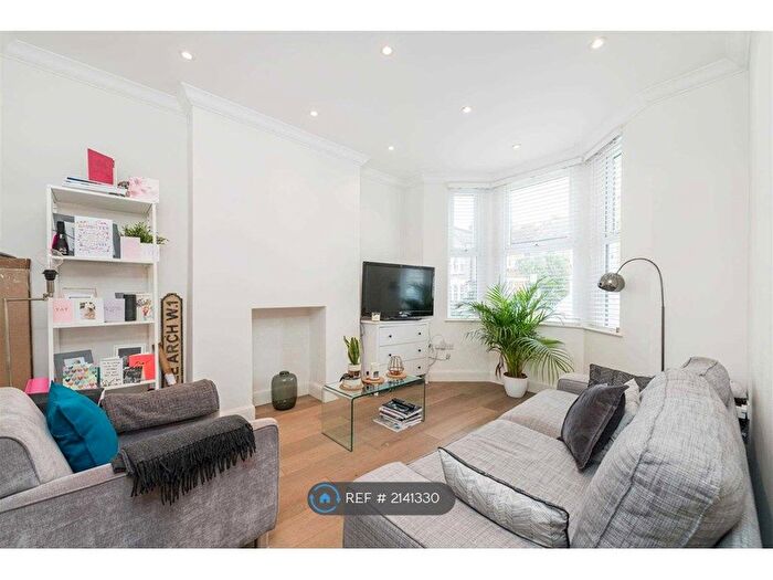 2 Bedroom Flat To Rent In Vant Road, London, SW17