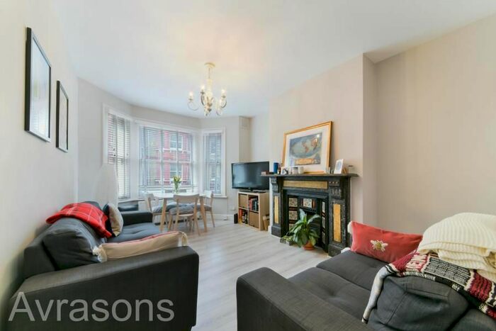 2 Bedroom Flat To Rent In Crewdson Road, London, SW9