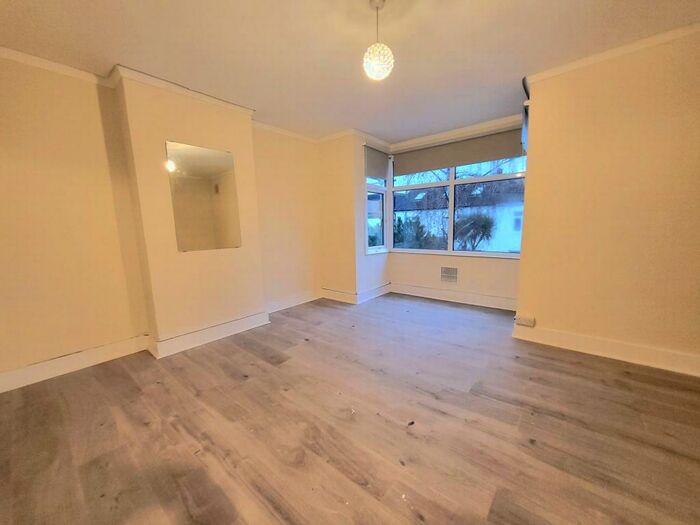 3 Bedroom House To Rent In Aveley Road, Romford, RM1