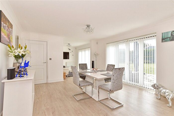 5 Bedroom Detached House For Sale In Oak Tree Close, Eastchurch, Sheerness, Kent, ME12