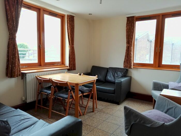 2 Bedroom Flat To Rent In Wilshaw Street, London, SE14