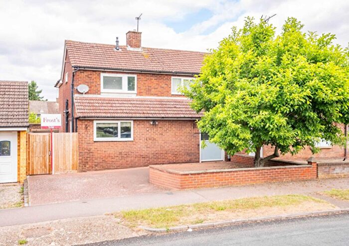 3 Bedroom Semi-Detached House For Sale In St. Vincent Drive, St. Albans, Hertfordshire, AL1
