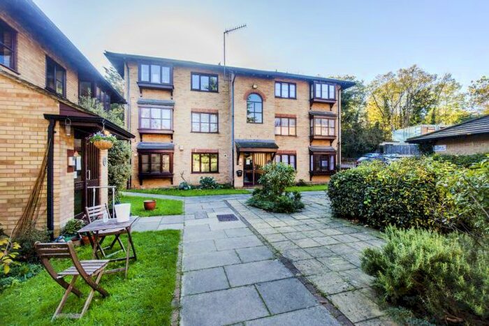 2 Bedroom Flat To Rent In Forest Road, Walthamstow, London, E17