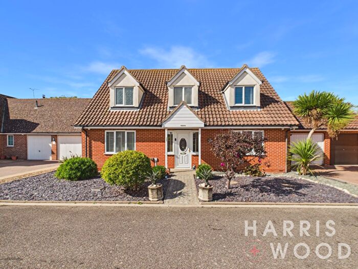 4 Bedroom Chalet For Sale In St. Johns Road, Clacton-On-Sea, Essex, CO16