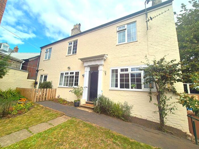 3 Bedroom Semi-Detached House For Sale In Newbegin, Hornsea, HU18