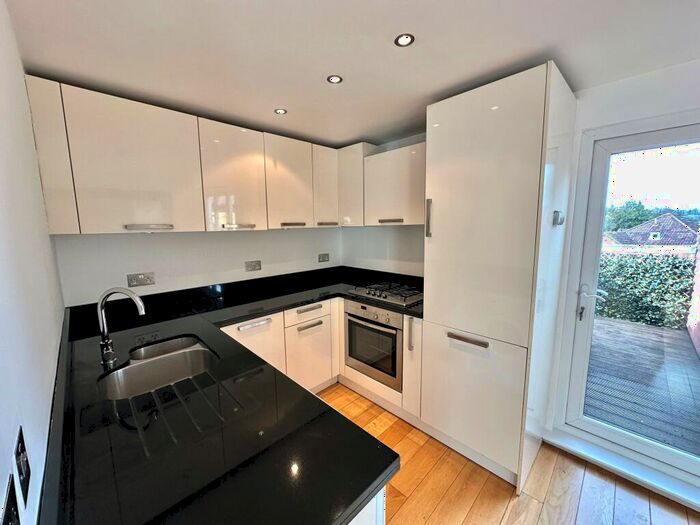 2 Bedroom Apartment To Rent In Penthouse, Manor Road, BR3