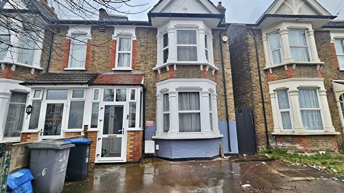 5 Bedroom Semi-Detached House To Rent In Ranelagh Road, Wembley, HA0