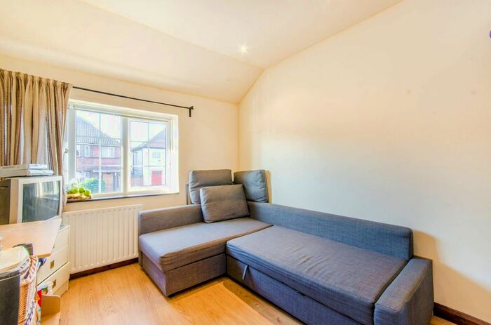 2 Bedroom Flat To Rent In Chalfont Avenue, Wembley, HA9